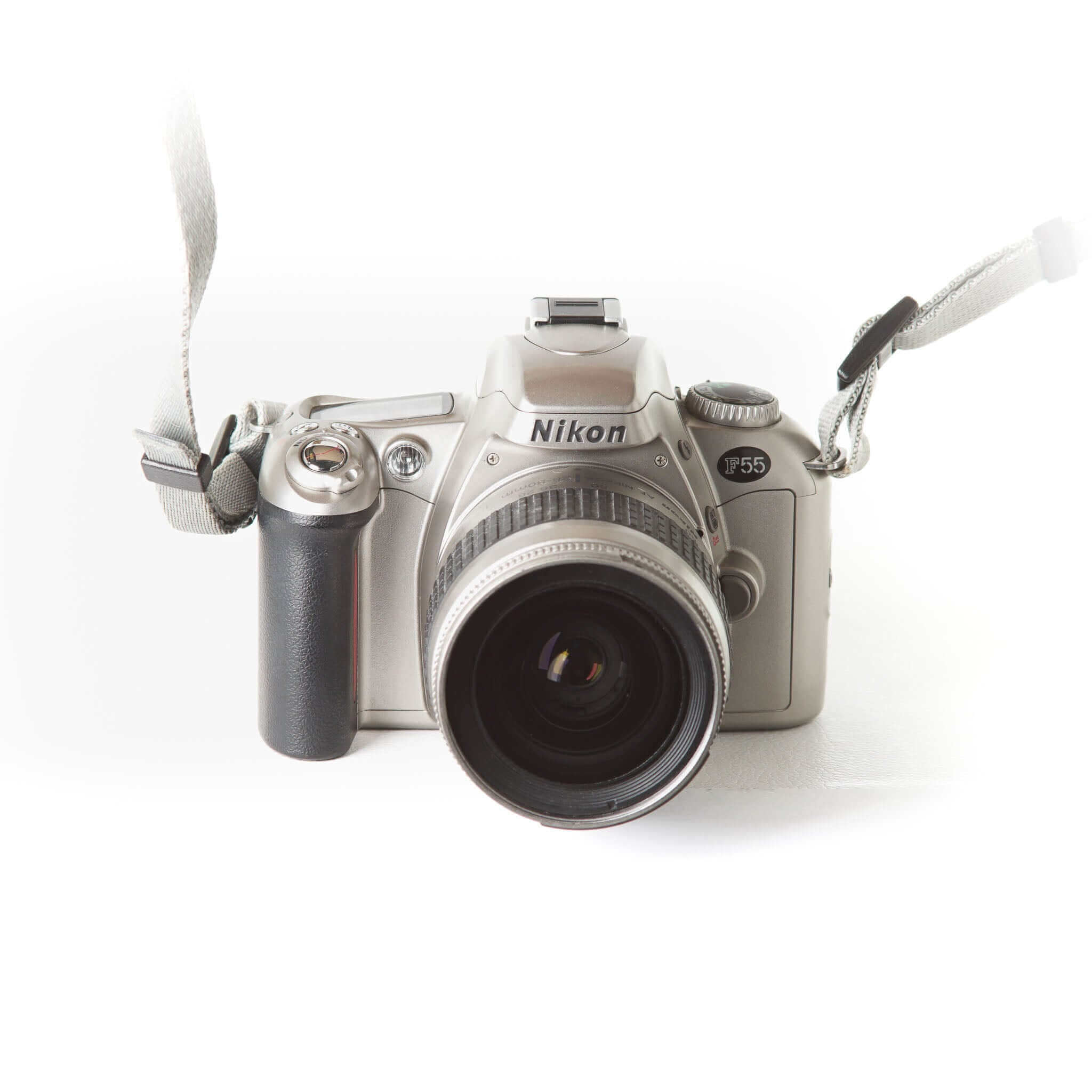 Nikon F55 mit 28 80 mm f 3 5 5 6 G Objektiv Leichter und vielseitiger Filmreflex