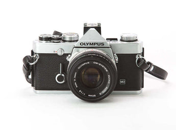 Olympus OM-1n 50mm f/1.8 Zuiko - Appareil photo argentique - BromureFilm