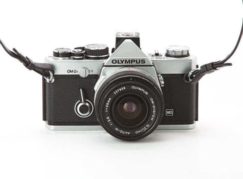 Olympus OM-2n 35mm f/2.8 G.Zuiko - Appareil photo argentique - BromureFilm